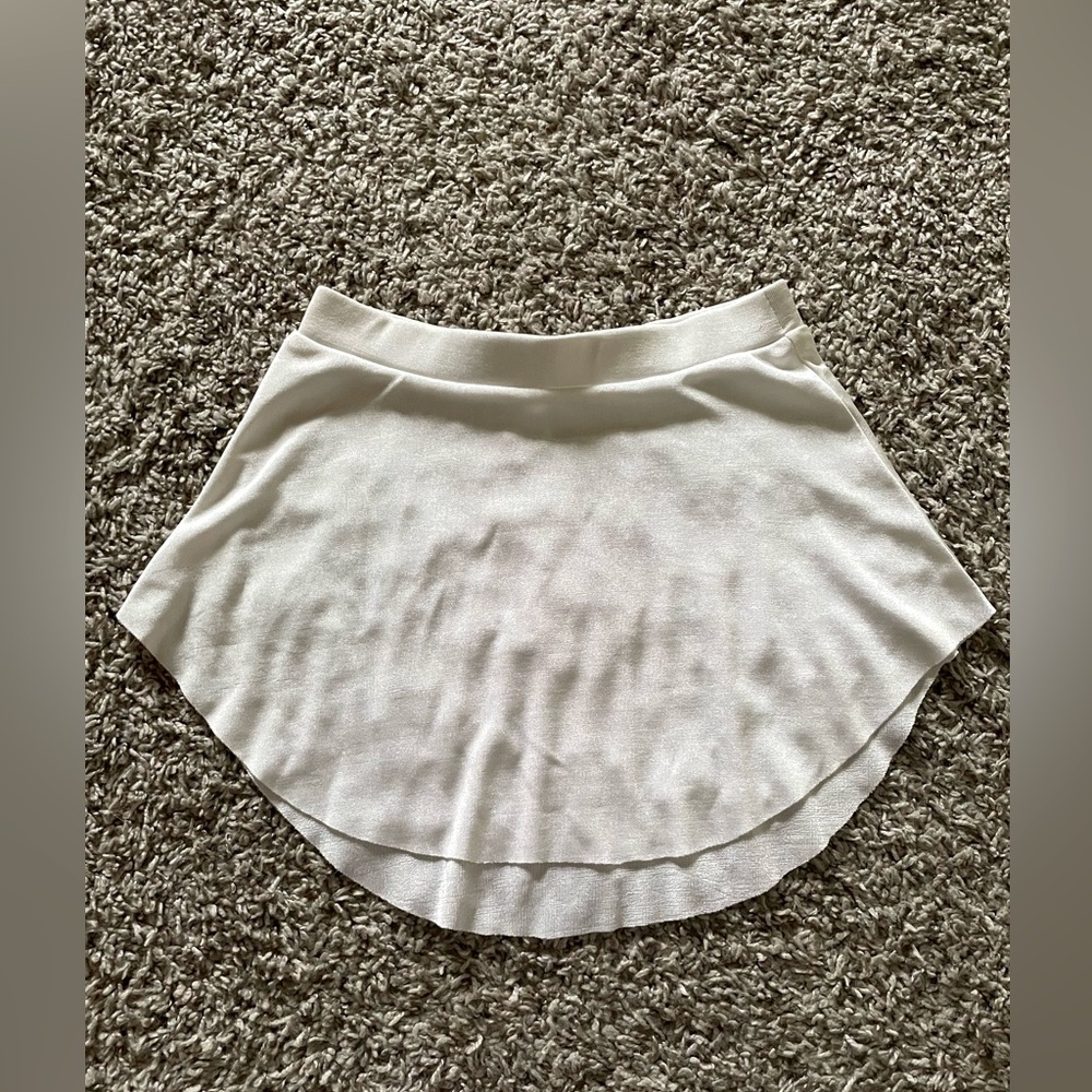White short ballet skirt (similar to bullet pointe)